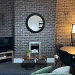 Casa de Férias Farm Street By Sapphire - Next To Bae Systems, Barrow-in Furness *